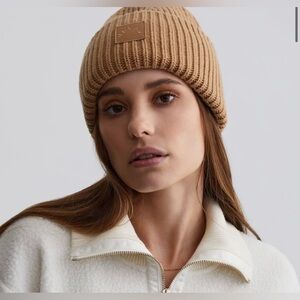 Varley Cresta Ribbed Beanie 🤎